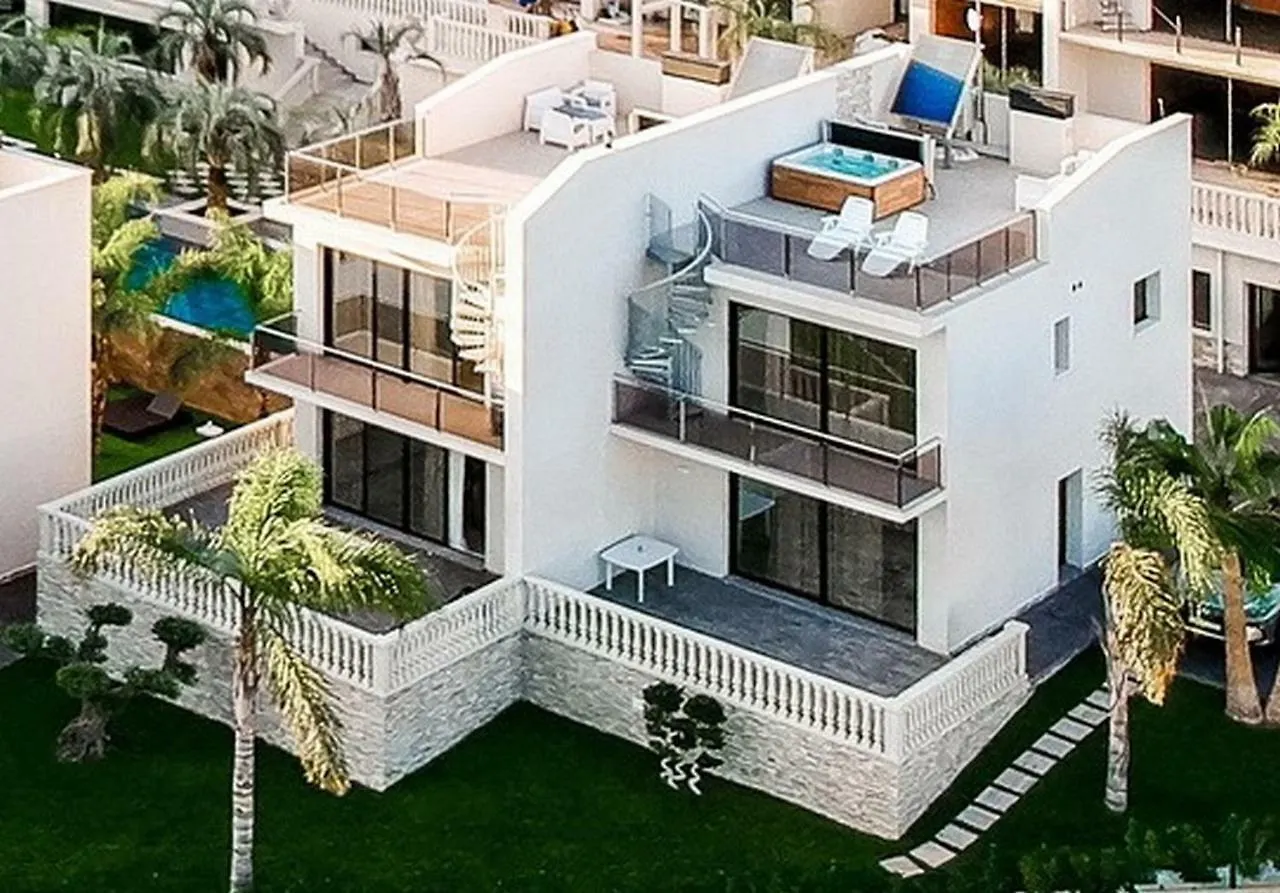 Calma Holiday Villas location